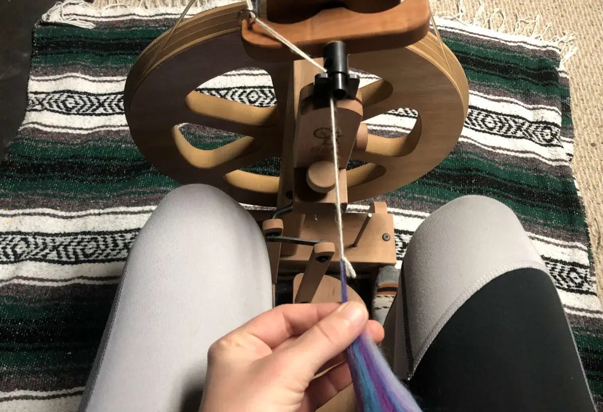 How to Use a Spinning Wheel (5 Simple Steps to Make Yarn) Yarnhustler