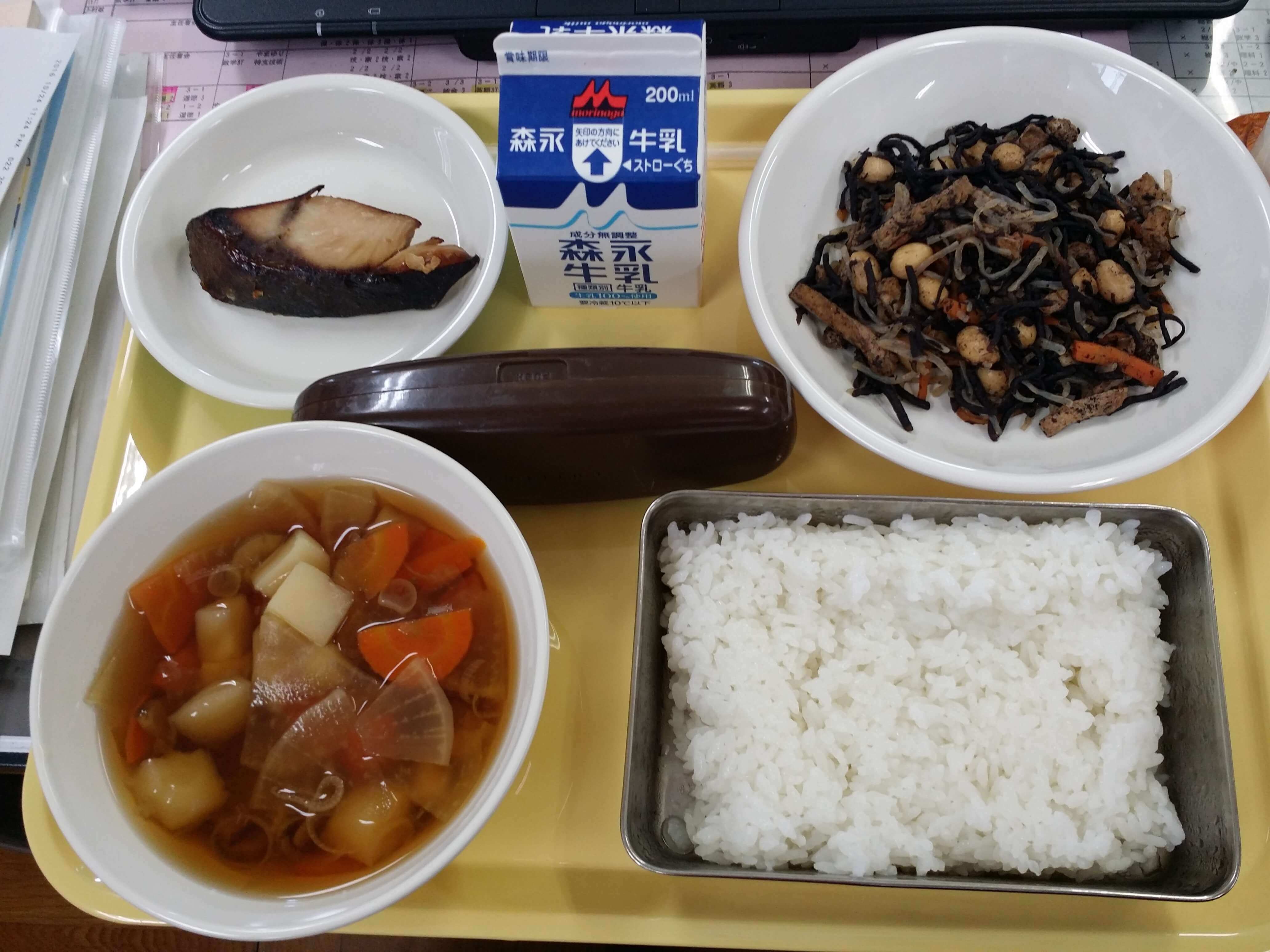 What A Month of Japanese School Lunches Looks Like » YattaTachi