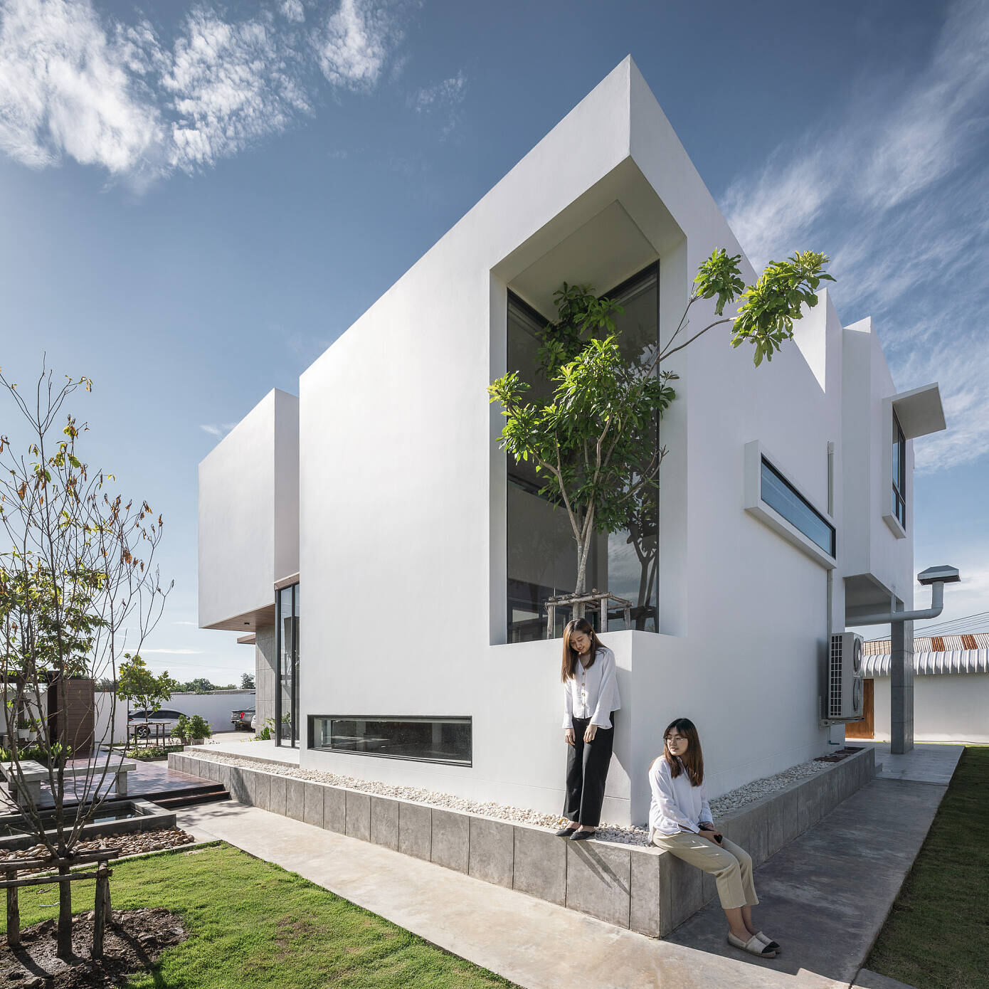 StackCube House by Touch Architect HomeAdore HomeAdore