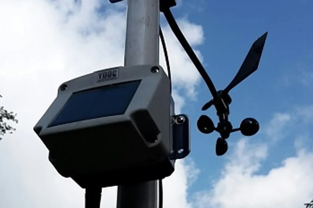 Solar powered remote Automated Weather Station (AWS)