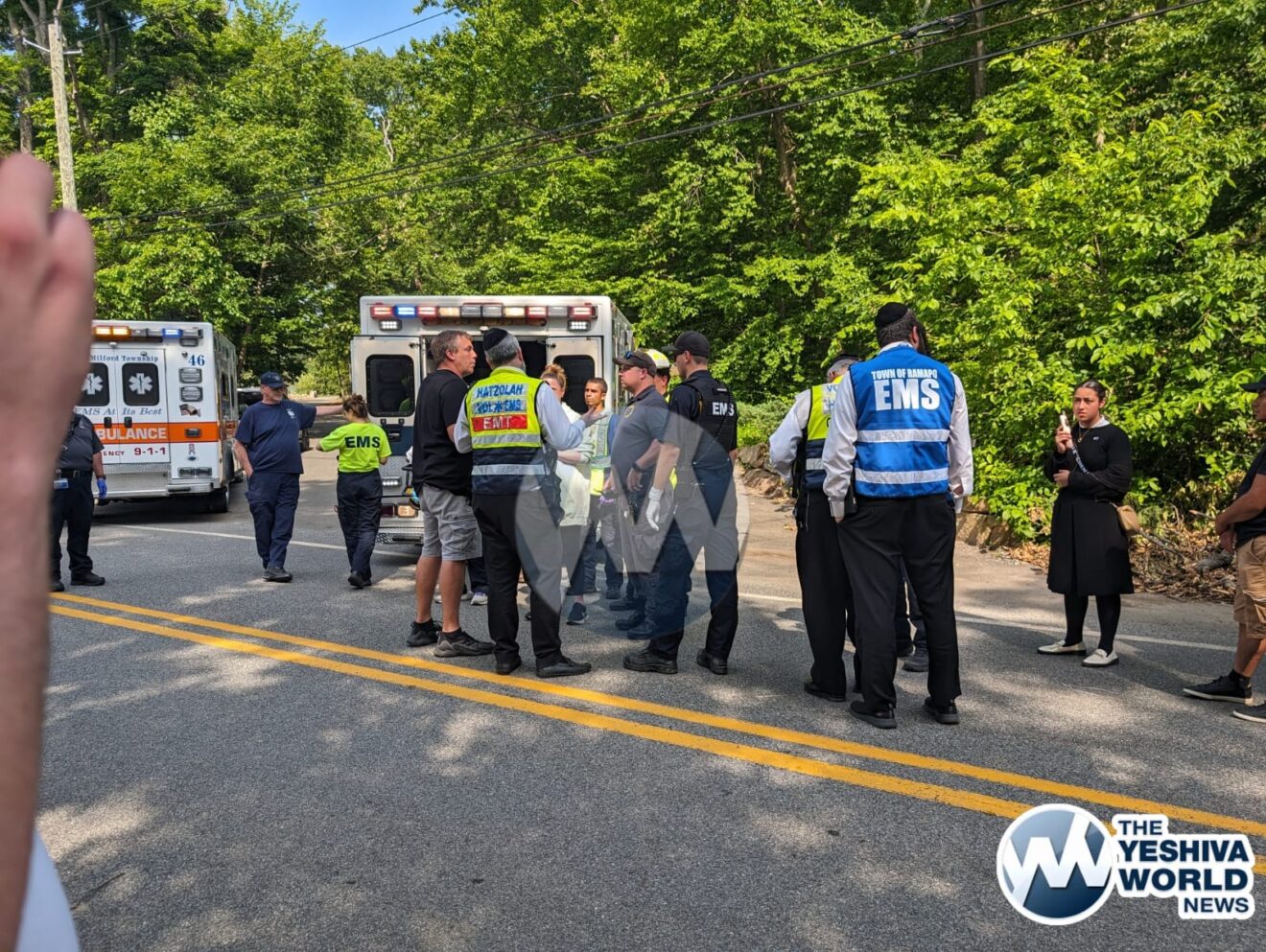 Two Victims Airlifted After Tree Falls On Monsey Trails Bus In NJ(03)