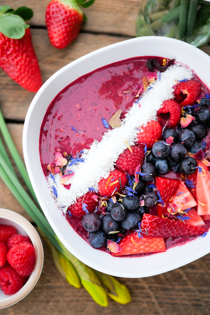 Acai Smoothie Bowl the healthy smoothie to spoon