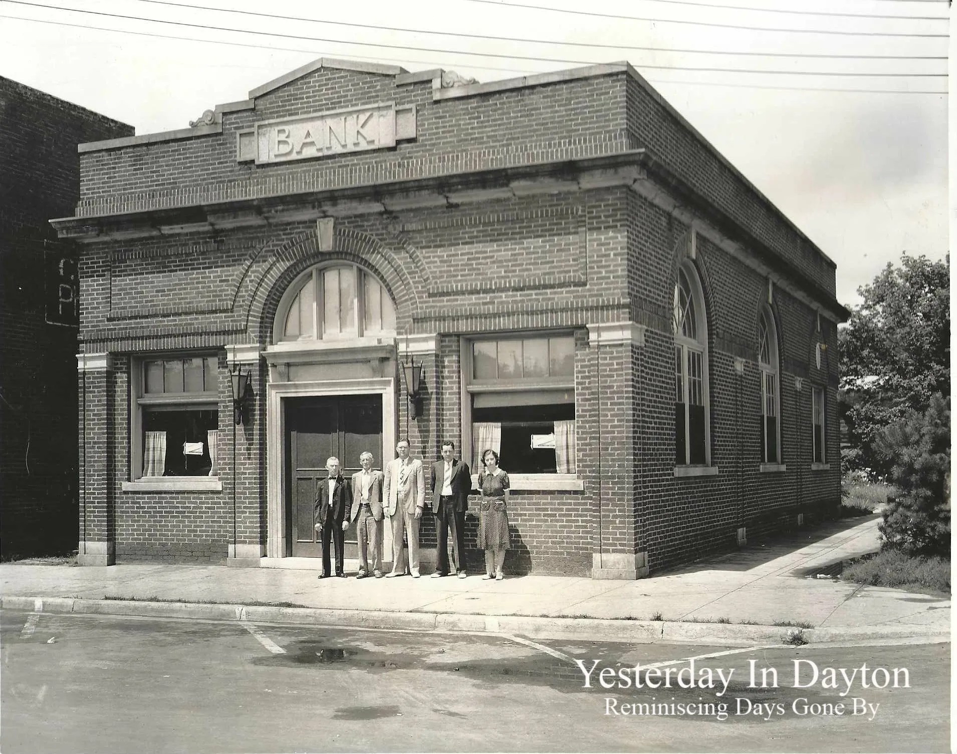 Spring City Bank started in local Barber Shop 1890 Yesterday In Dayton