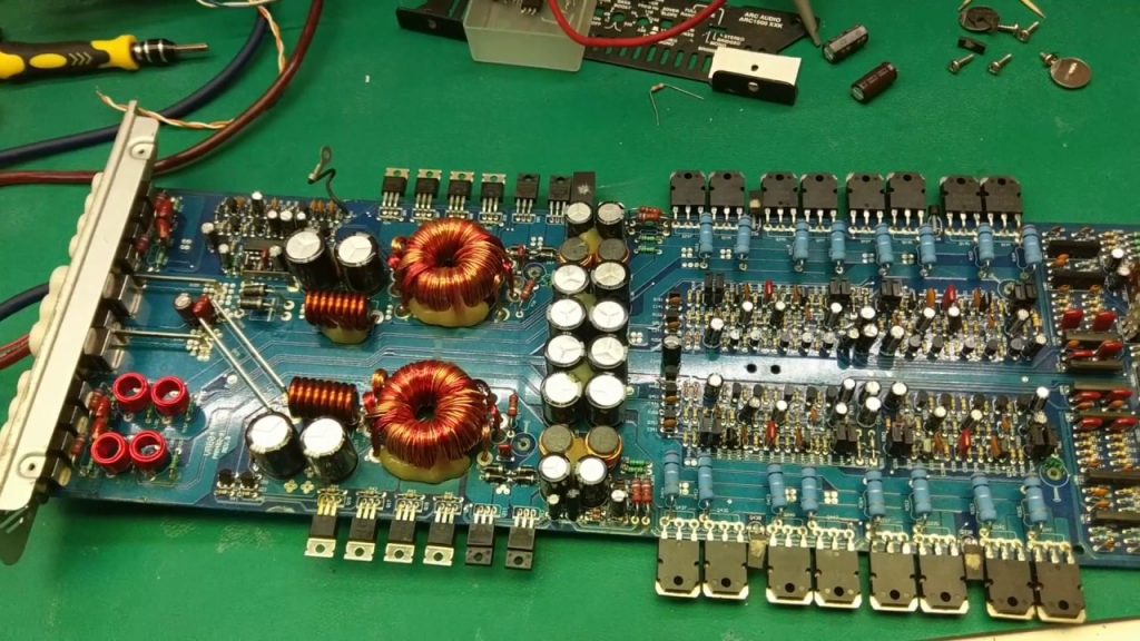 How To Fix Car Speakers Crackling? [5 Ways] Yezig