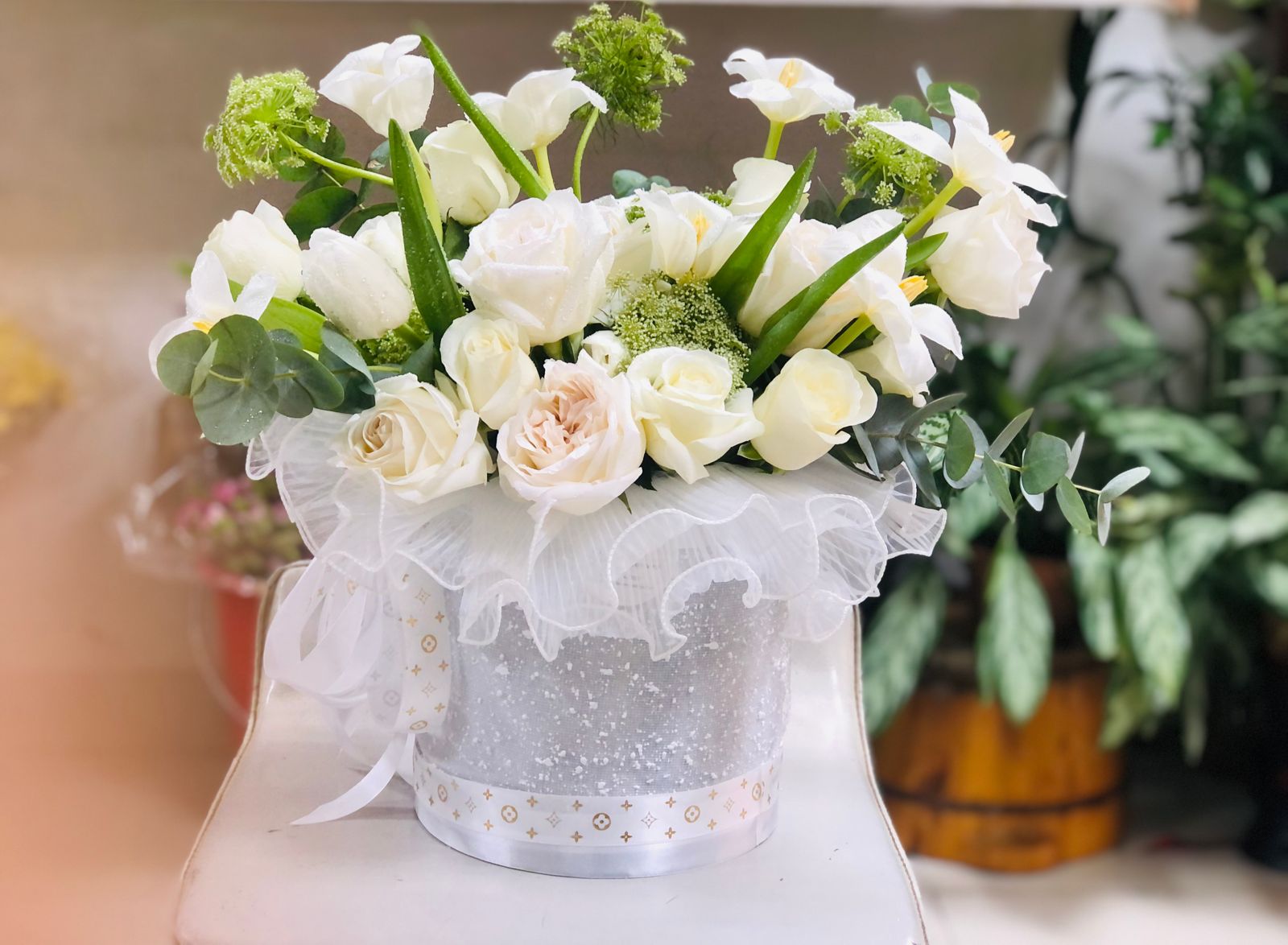 White round box arrangement Ying Flower Trading LLC