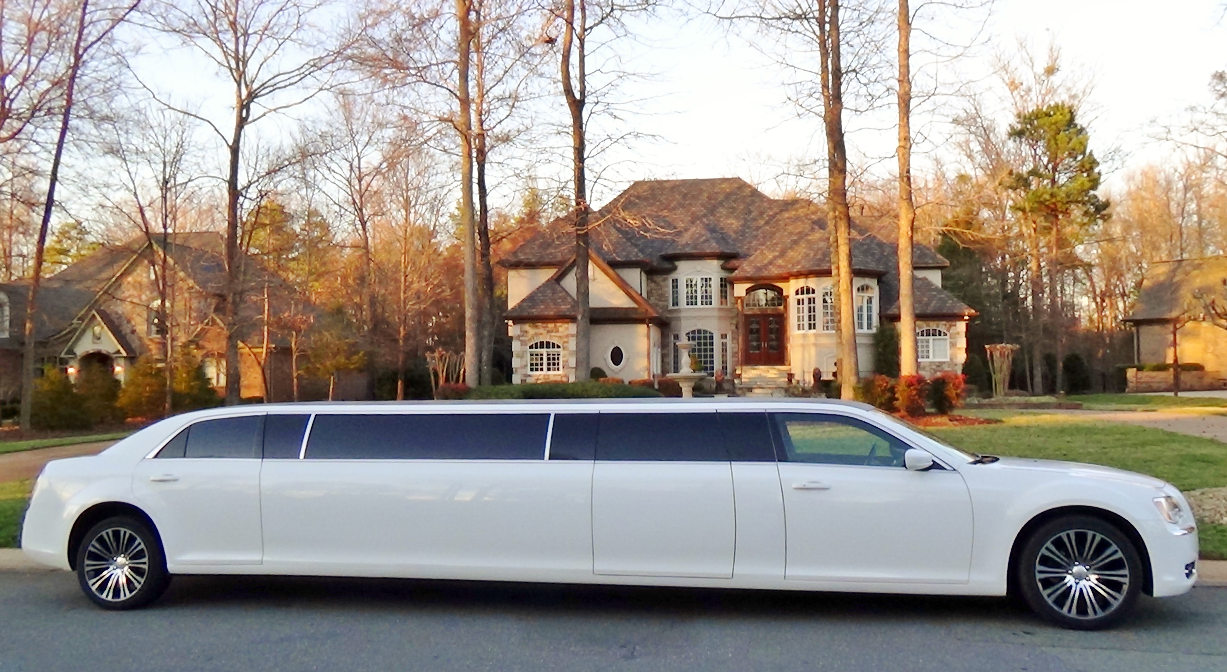 10 Passenger White Chrysler 300 Limo Five Star Limousine