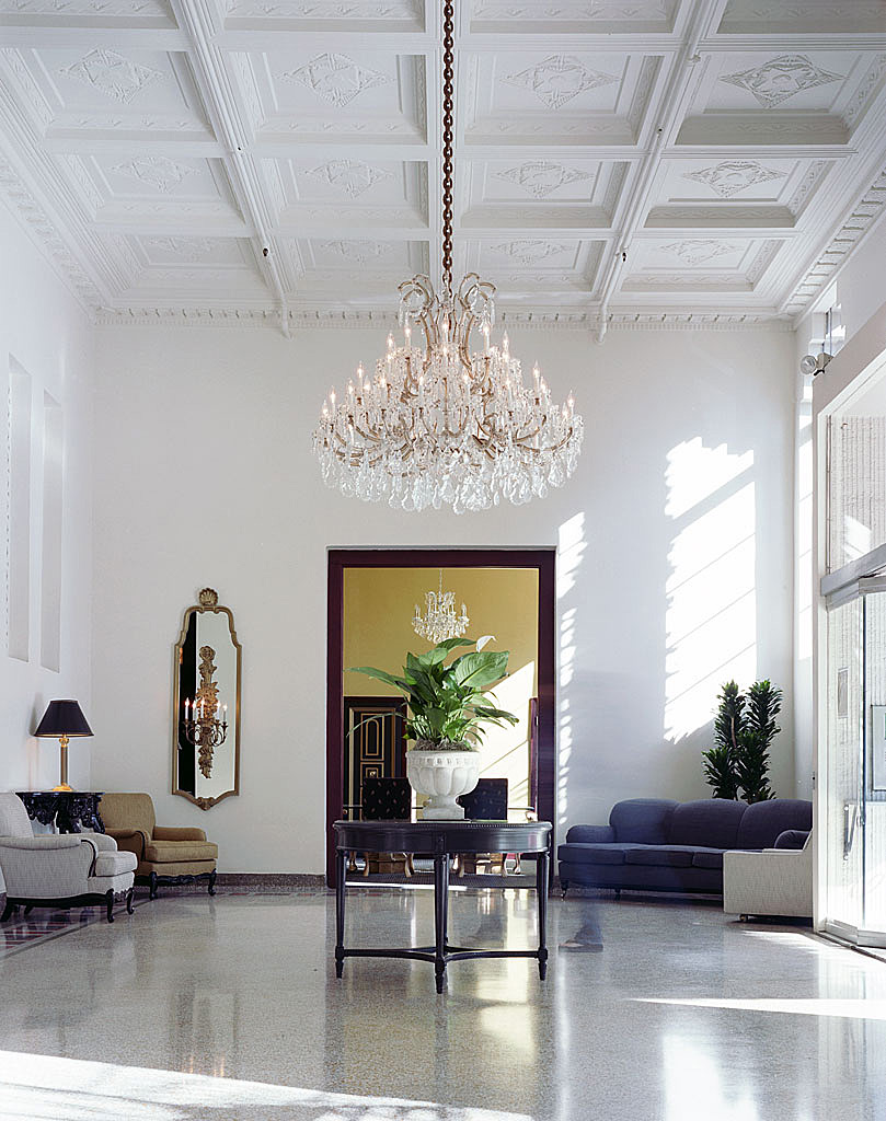 Ravenswood apartment main lobby area before the installation, veiwing