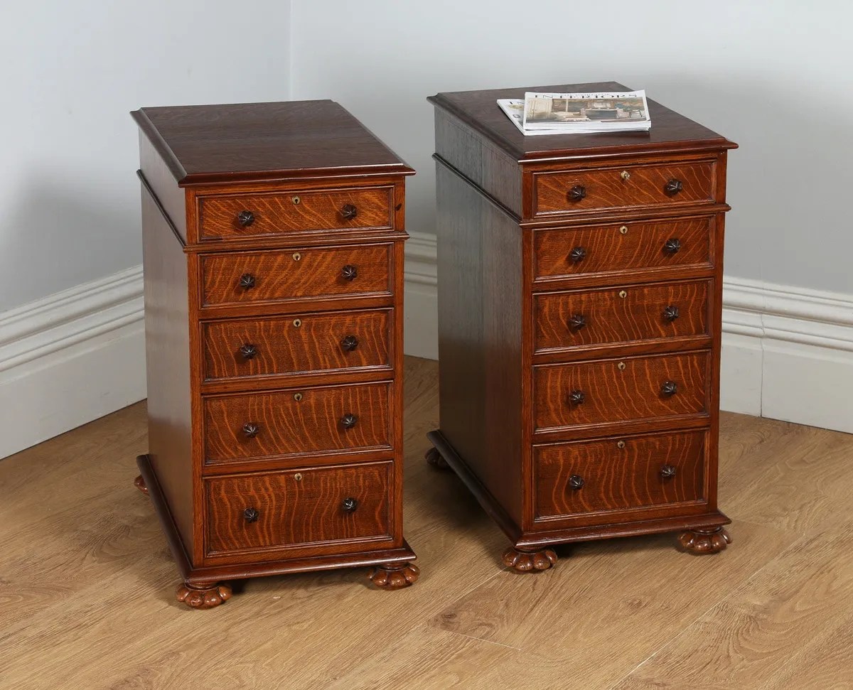 Antique Pair of Victorian Oak Bedside Chests / (Circa 1850