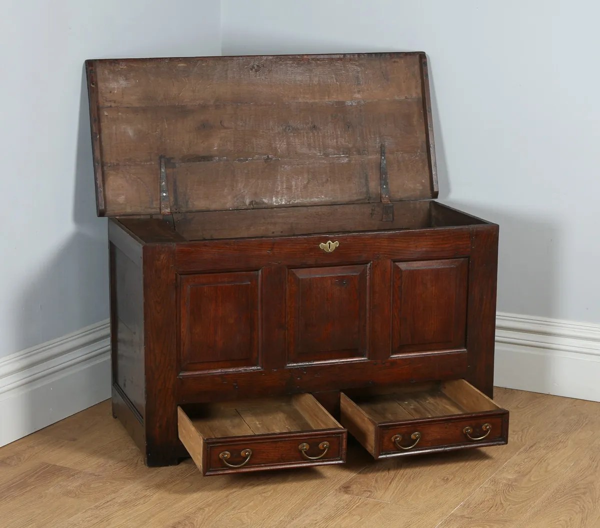 Antique English Panelled Oak Mule Chest (Circa 1780) Yola