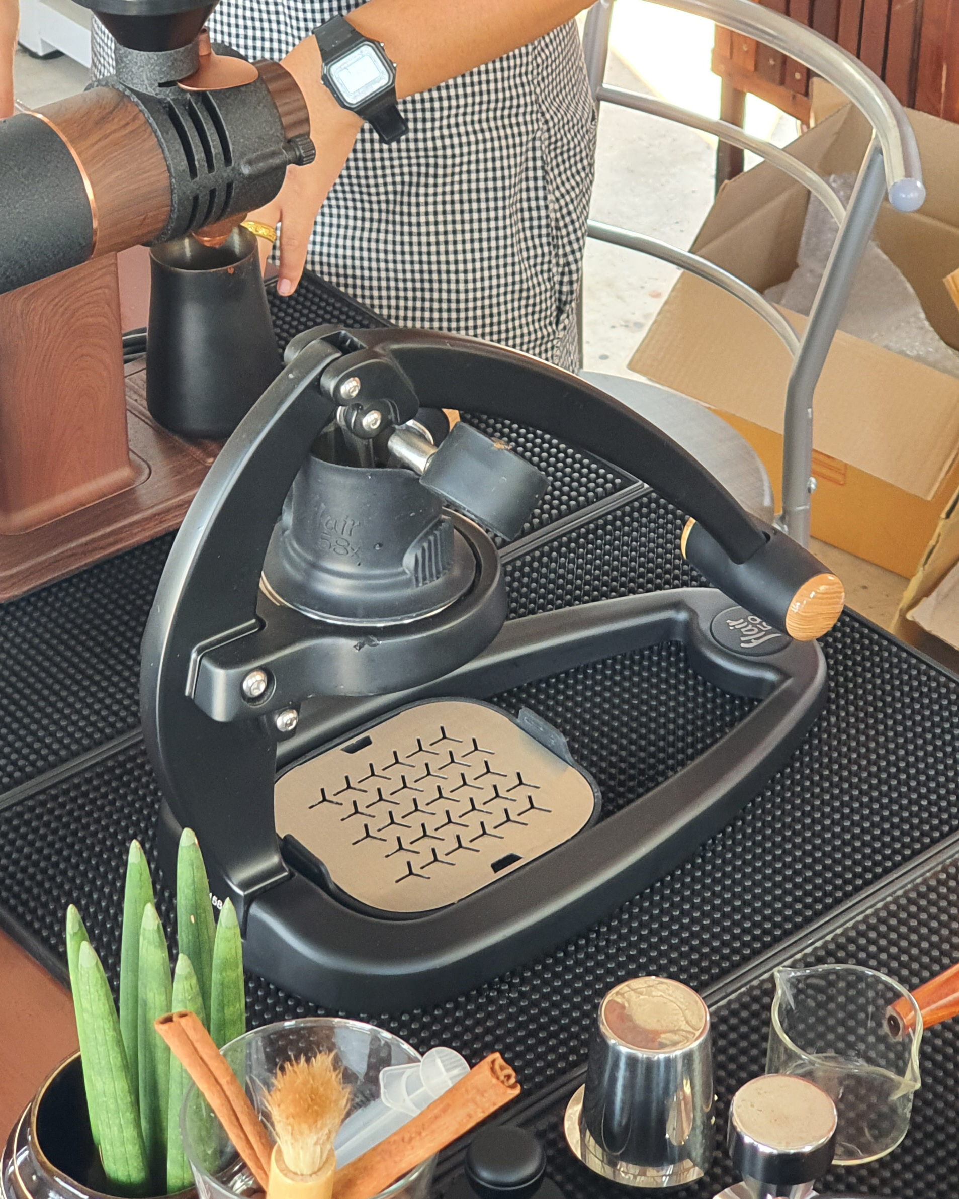 Custom Design drip tray for Flair 58 "The triangle cross" Yoong Design