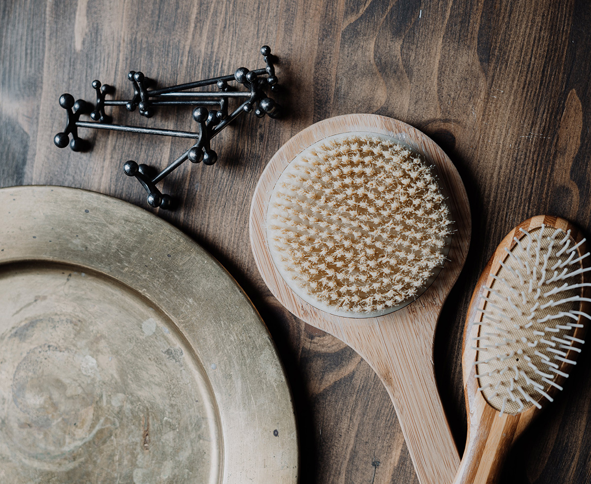 How To Clean A Hairbrush Step By Step Guide Yoper