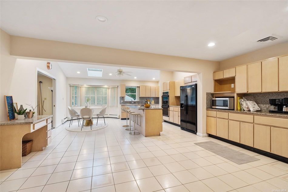 Homes For Sale in Old Westbury Yoreevo