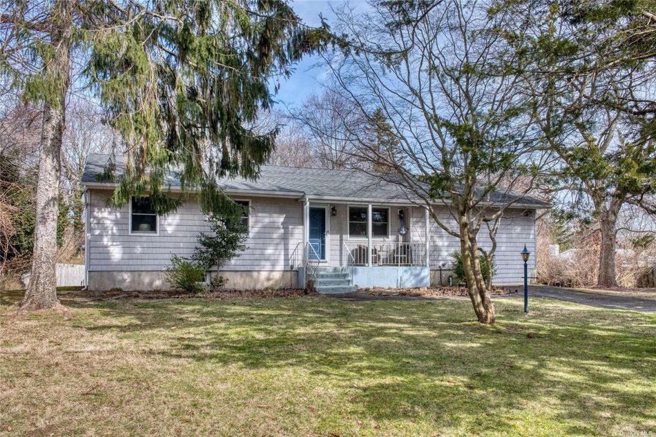 Homes For Sale in East Marion Yoreevo