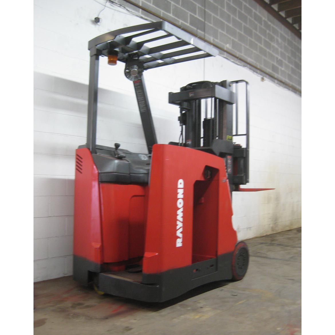 York Forklifts St. Louis Electric Material Handling buys and sells used