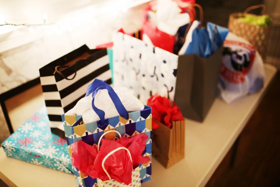 I’m Dreaming of a White Elephant Gift Game Trumps Secret Santa