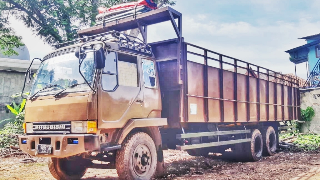 Butuh Jasa Sewa Truk Tronton Berkualitas dan terpercaya? Disini
