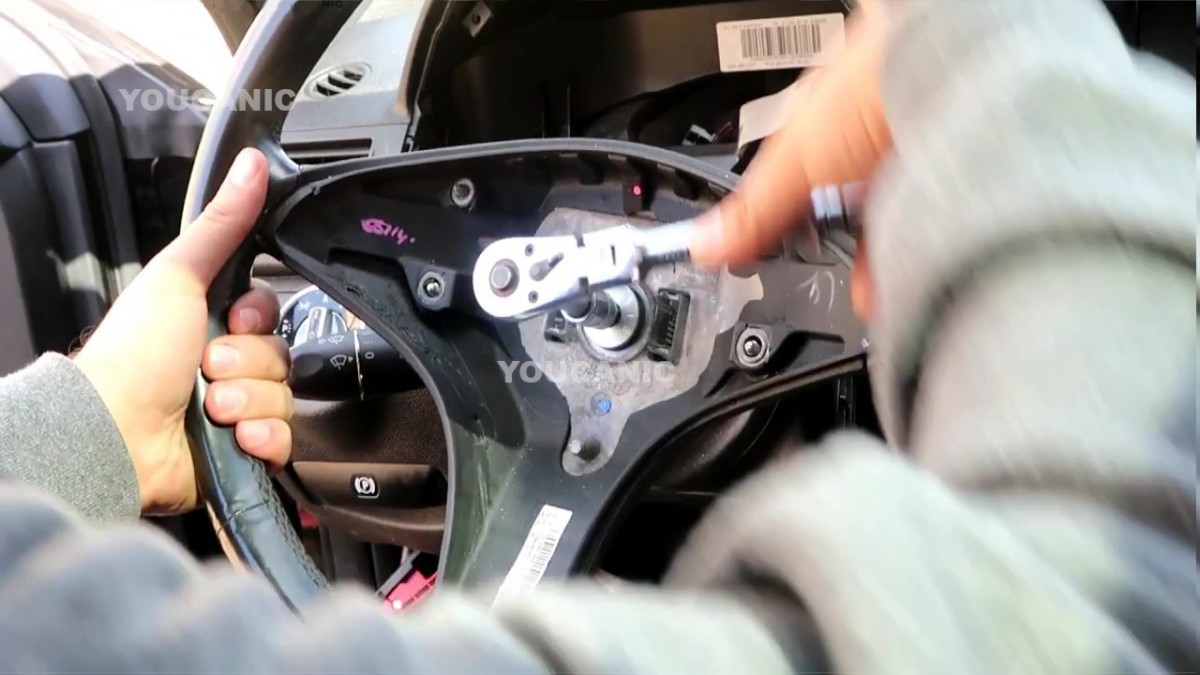 MercedesBenz Remove the Steering Wheel YOUCANIC