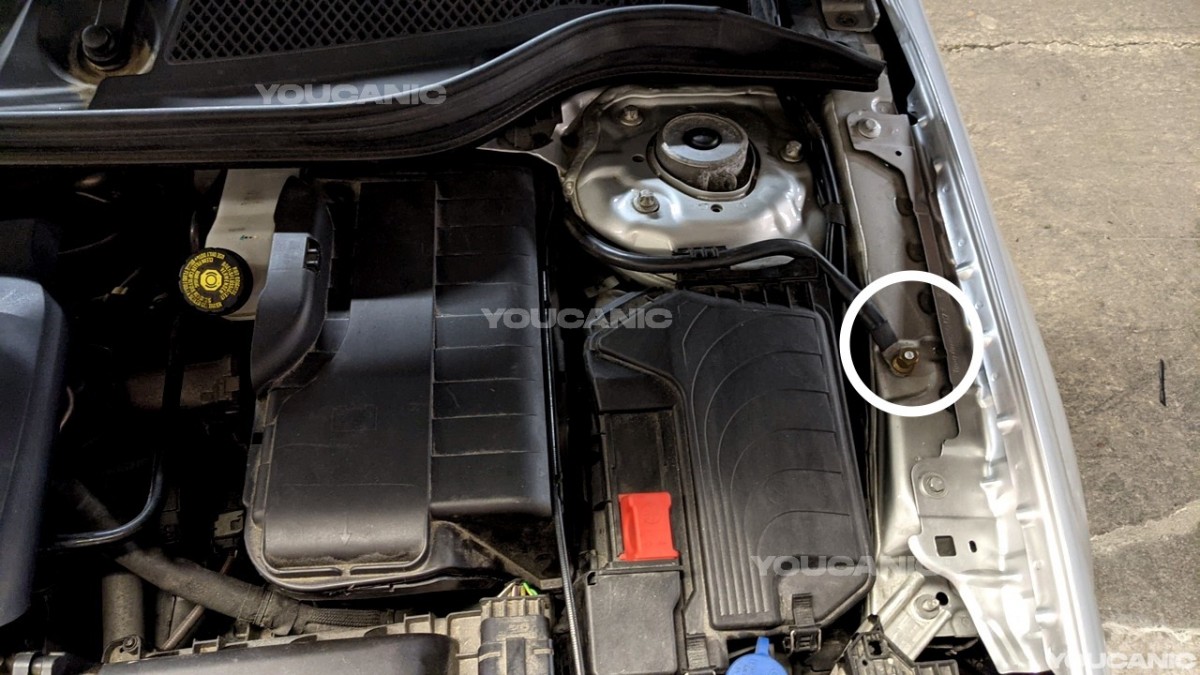 MercedesBenz Jump Start GLAClass with Dead Battery YOUCANIC