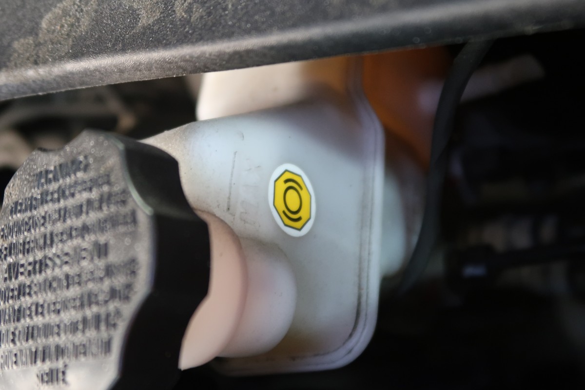 Check & Add Brake Fluid Kia Optima 20162020 YOUCANIC