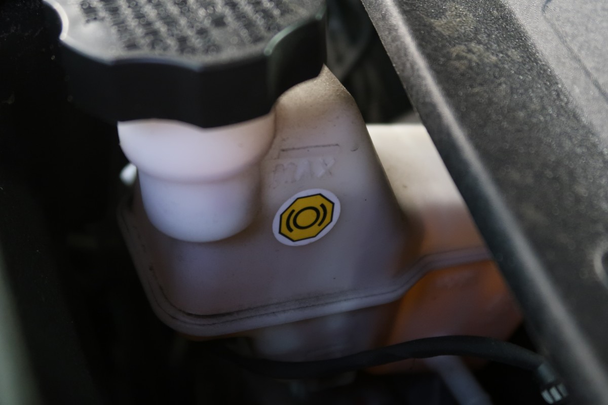 Check & Add Brake Fluid Kia Optima 20162020 YOUCANIC