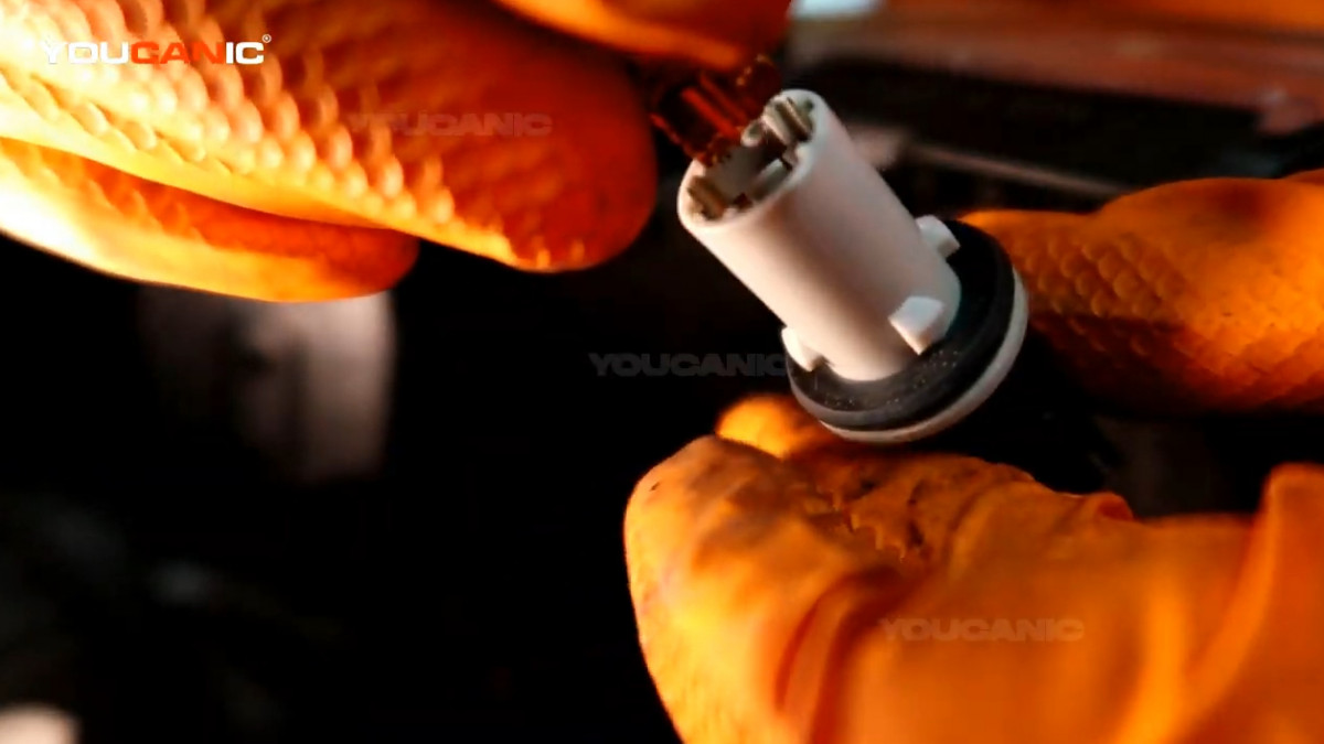 Replace Front Parking Clearance Light Bulb Honda Fit 2007-2013