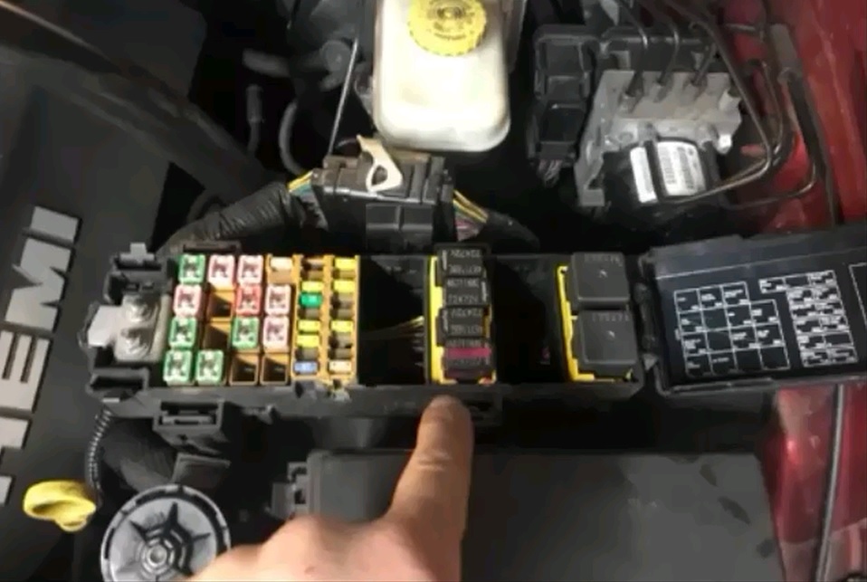Jeep Grand Cherokee 05-10 – Fuel Pump Replacement-Fuel Tank Removal
