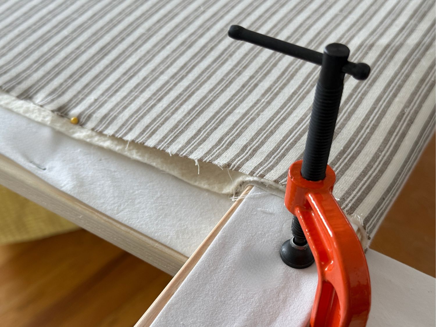 DIY Beginner Quilting / How to Set Up a Quilt on a Quilting Frame the