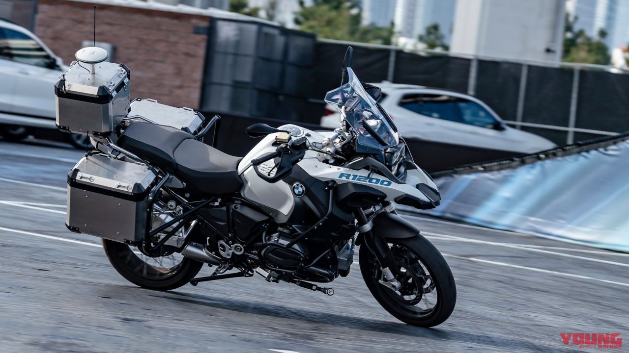 自動運転バイクはライダーのスキル向上を阻むのか？【BMWの解答は……】 WEBヤングマシン｜最新バイク情報