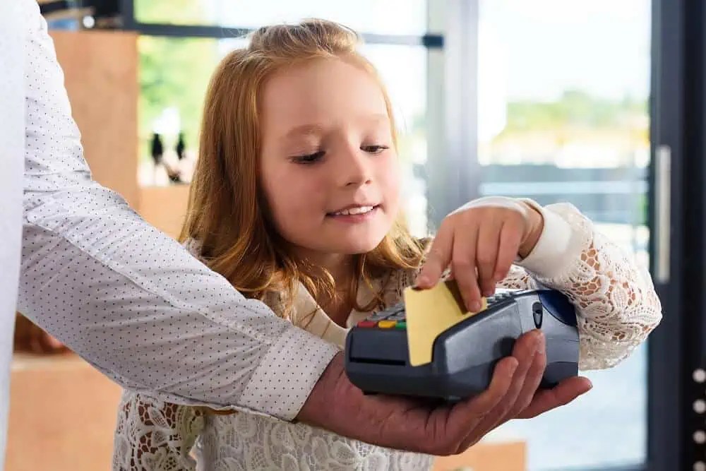 Best Credit Cards for Kids [Build Credit & Money Habits Early]