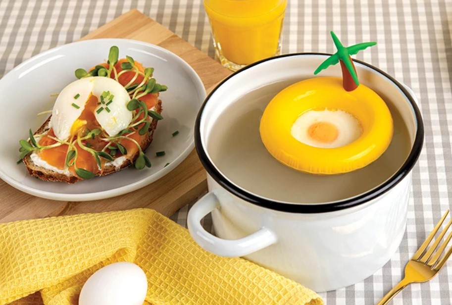 放っておくだけで簡単に卵料理を作れちゃう「エッグランド」にキュン♡ 卵が浮き輪にプカプカ浮いているみたいでかわいいよ Pouch[ポーチ]