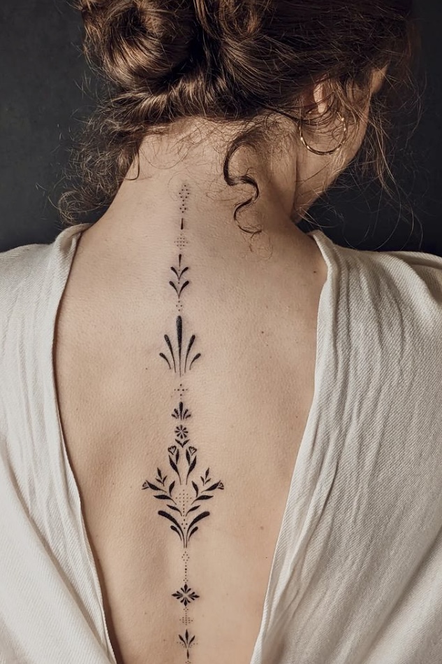 40 Inspiring Spine Tattoo Ideas For Women - Your Classy Look 949_x_633_jpg