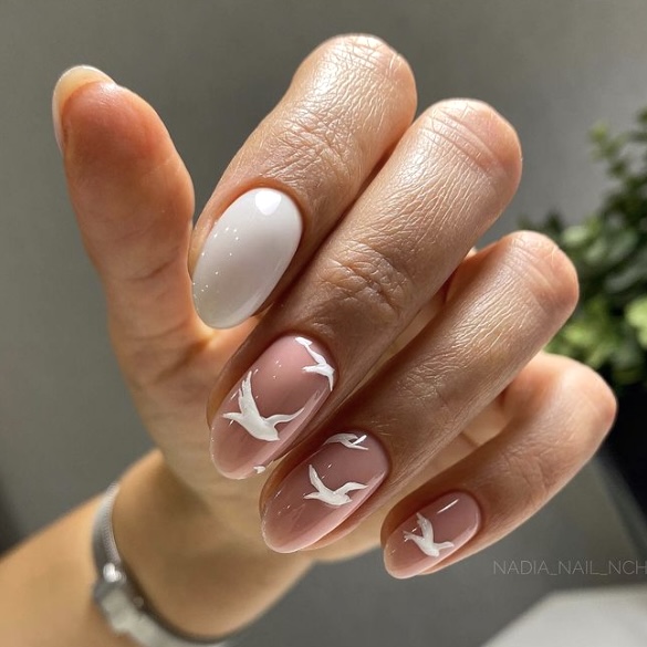 30 Cute and Simple White Nail Designs for Short Nails Your Classy Look