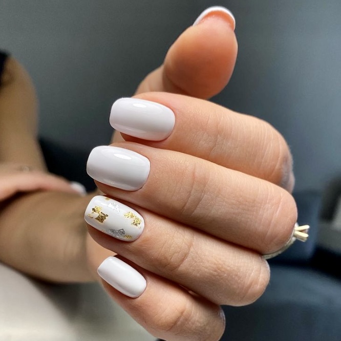 30 Cute and Simple White Nail Designs for Short Nails Your Classy Look