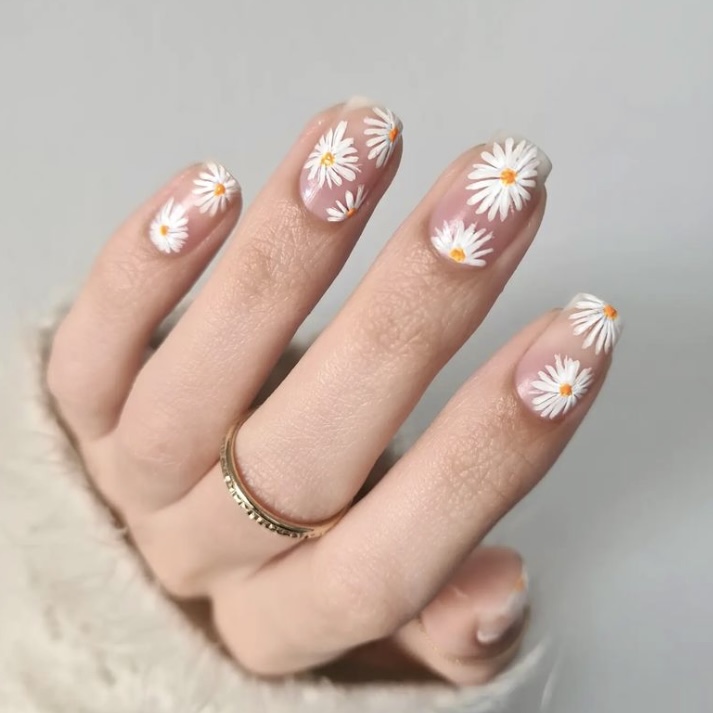 30 Cute and Simple White Nail Designs for Short Nails Your Classy Look