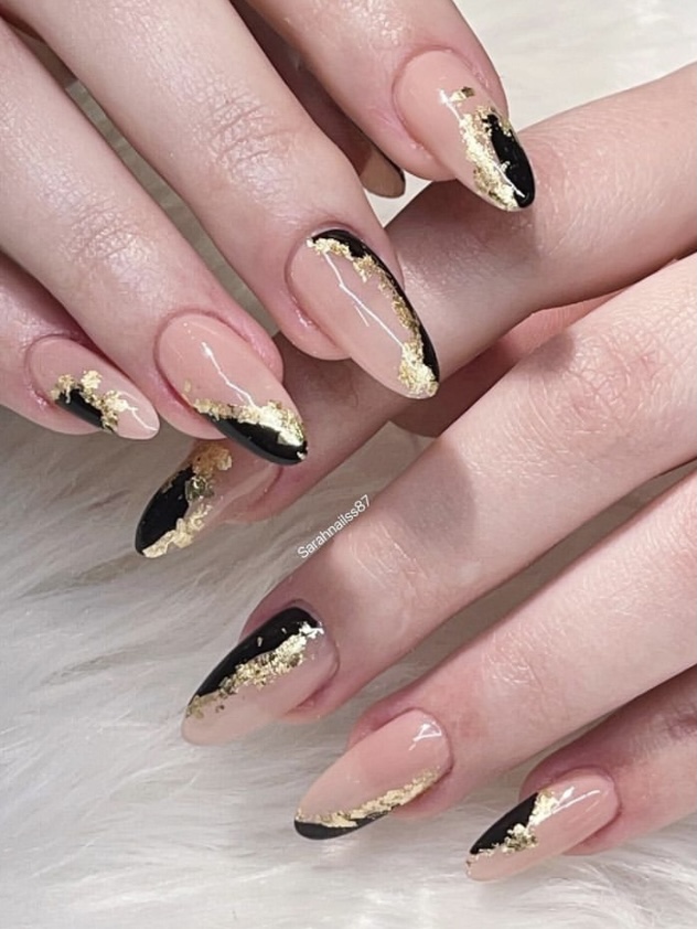 40 Gold Leaf Nail Designs to Add Glamour to Your Manicure Your Classy