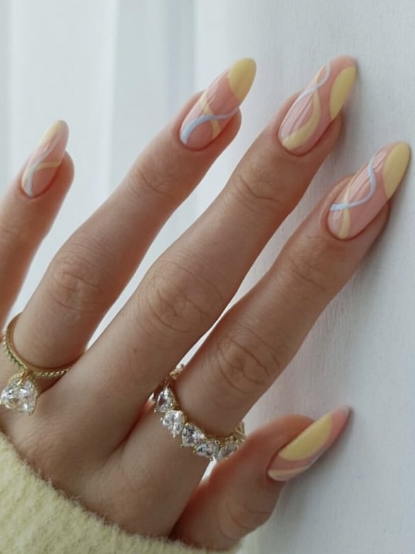 40 Dreamy Pastel Yellow Nail Designs for a Soft and Pretty Manicure