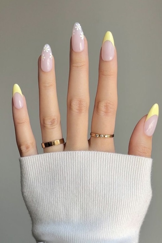 40 Dreamy Pastel Yellow Nail Designs for a Soft and Pretty Manicure