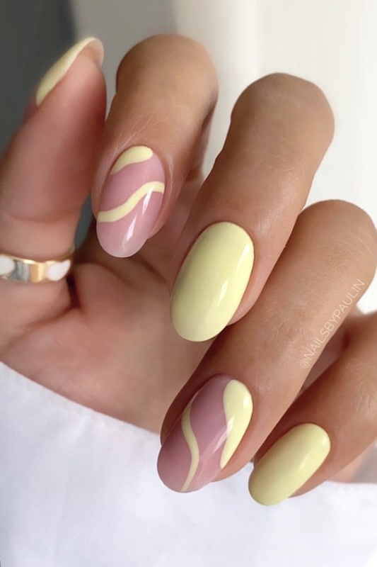 40 Dreamy Pastel Yellow Nail Designs for a Soft and Pretty Manicure