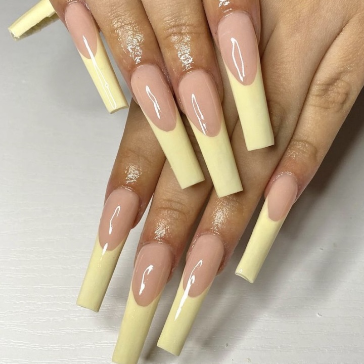 40 Dreamy Pastel Yellow Nail Designs for a Soft and Pretty Manicure