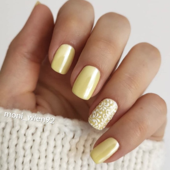 40 Dreamy Pastel Yellow Nail Designs for a Soft and Pretty Manicure