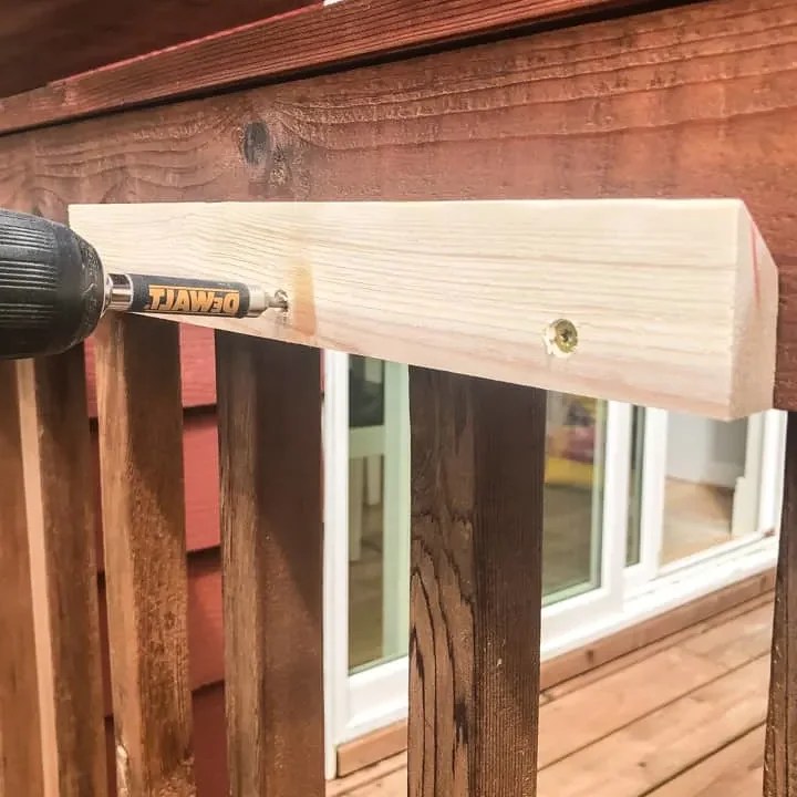 How to secure planter baskets to balcony railings】≡