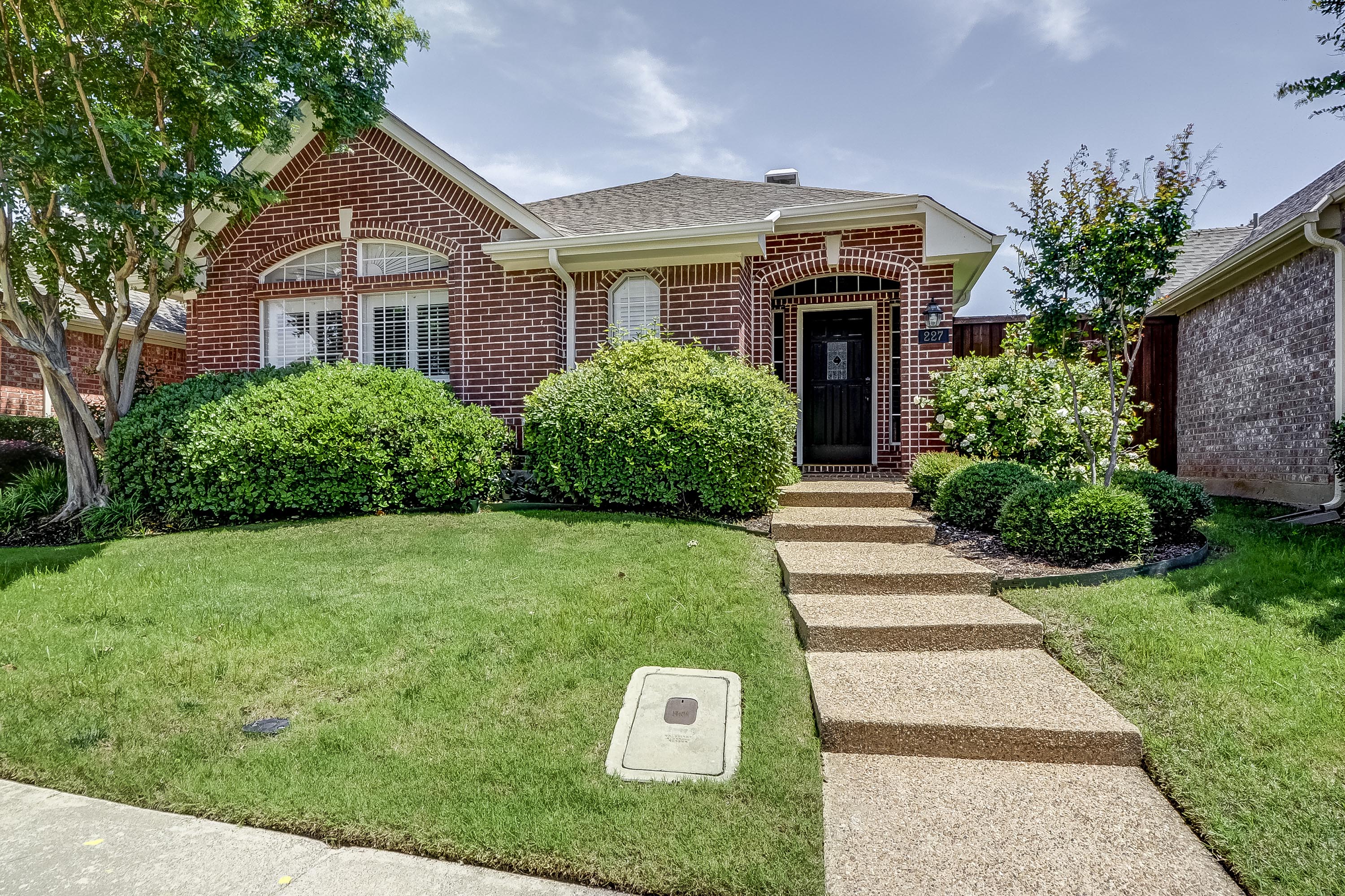 227 Wellington Road Irving TX 75063 Team Nelson