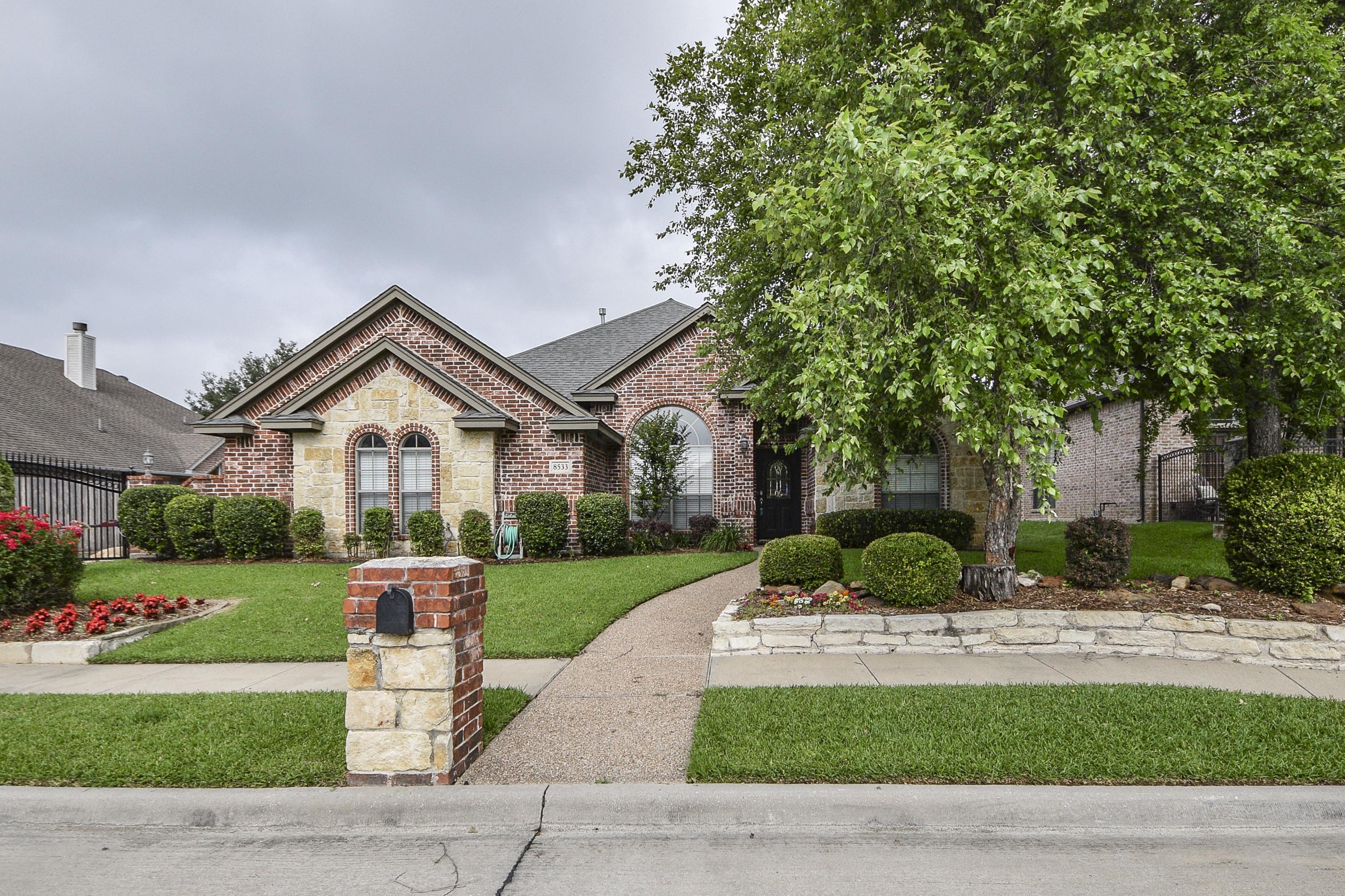 8533 Brandonwood Drive North Richland Hills TX 76182