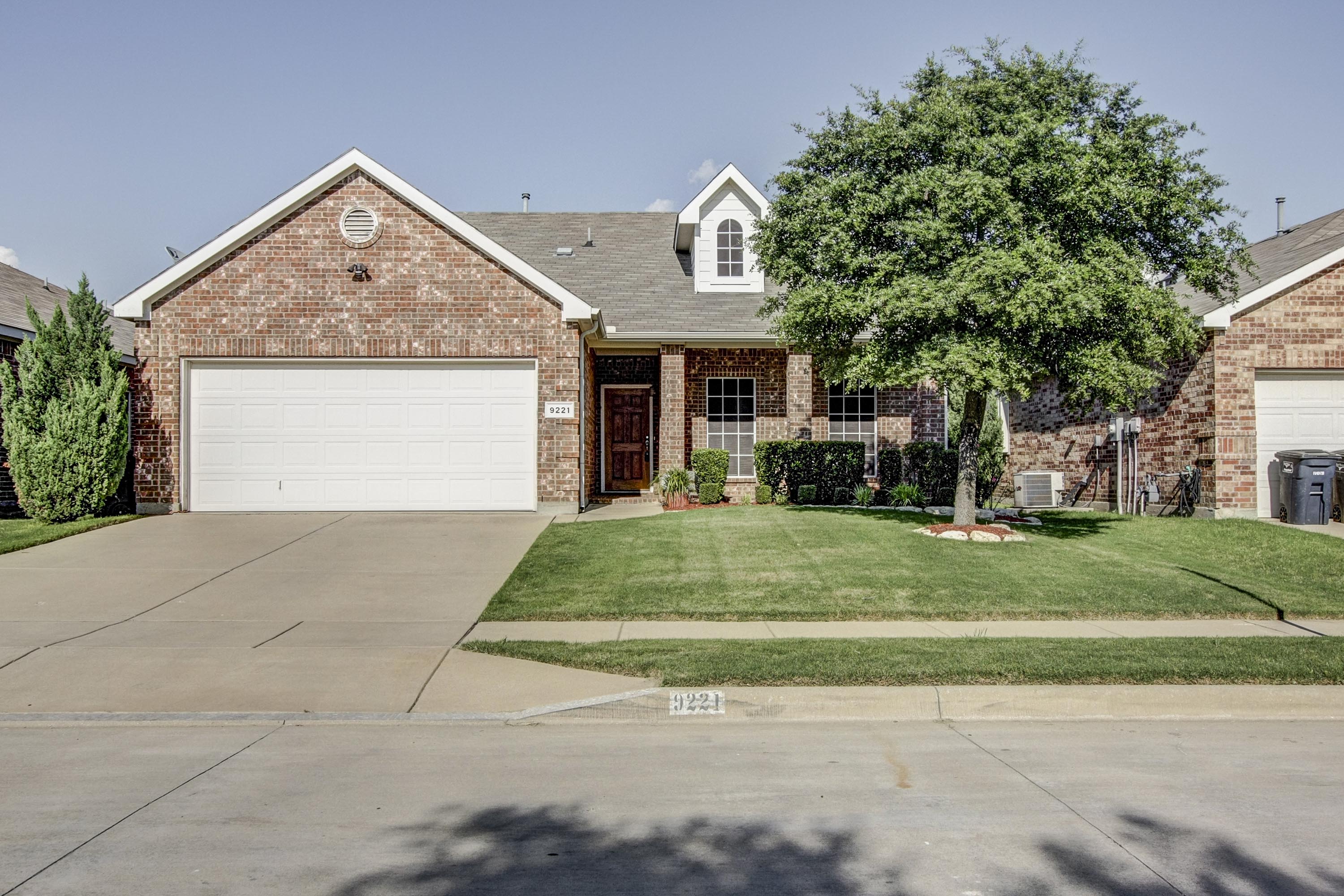 9221 Vineyard Lane Fort Worth TX 76123 Team Nelson