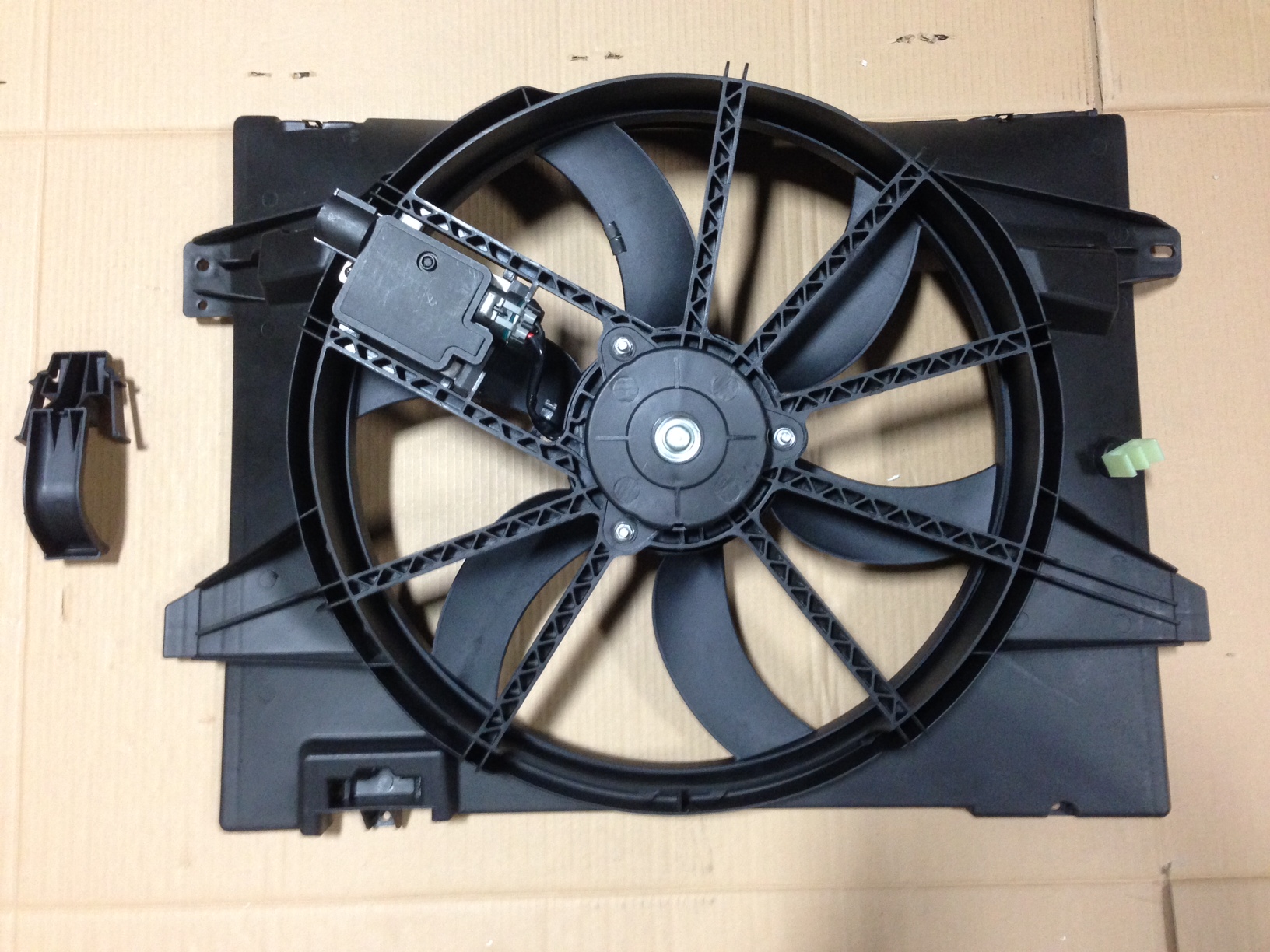 New OEM Replacement Cooling Fan Assy for Lincoln Town Car 2006 2011