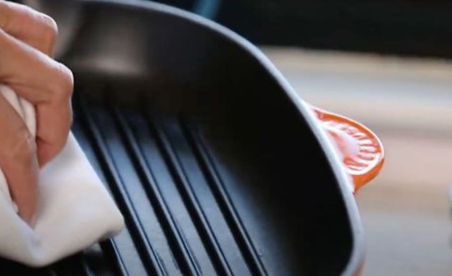 Clean Le Creuset grill pan top 6 ways & super guide