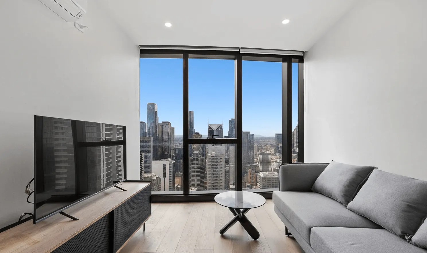 Extra large onebedroom apartment with city view yourzone