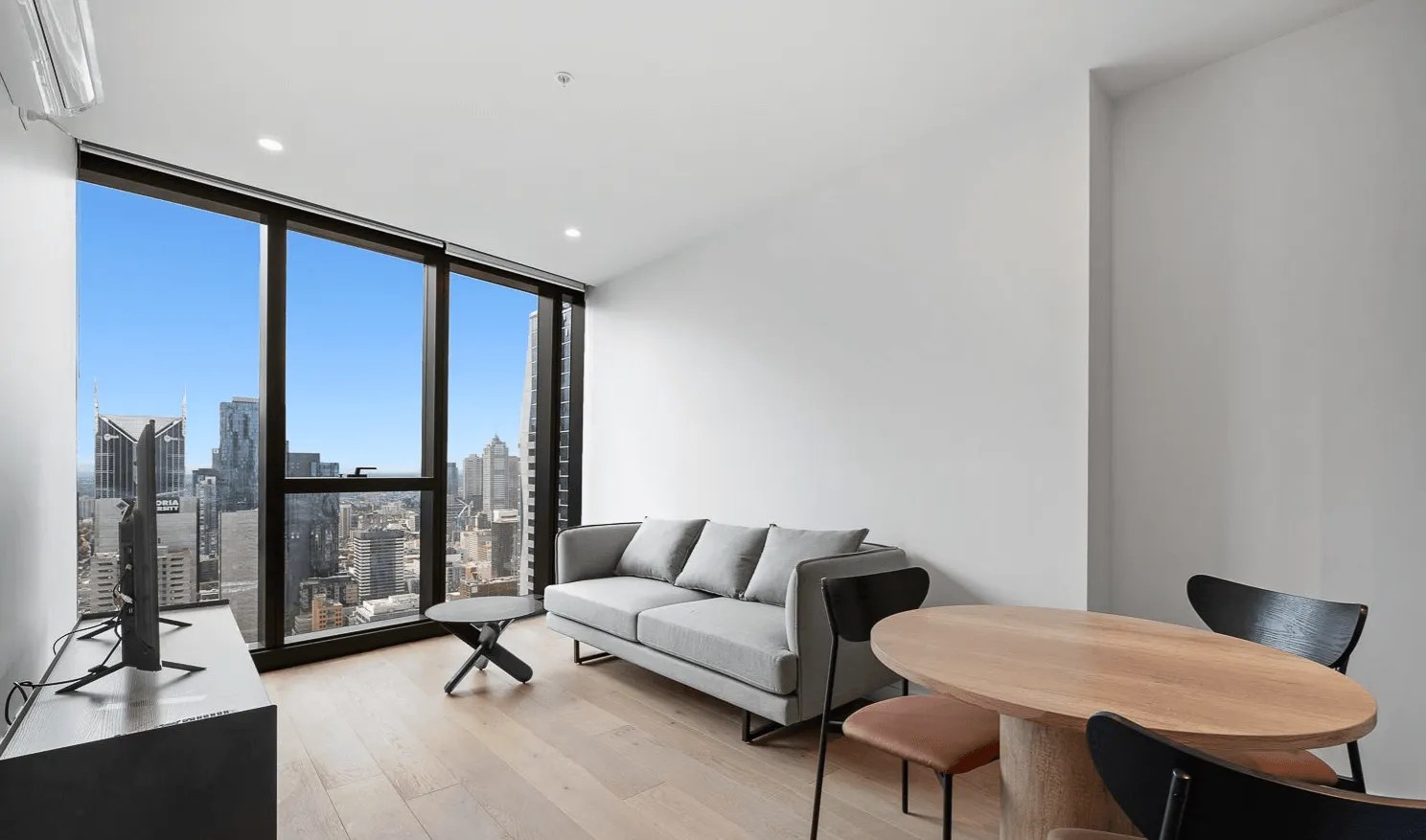 Extra large onebedroom apartment with city view yourzone