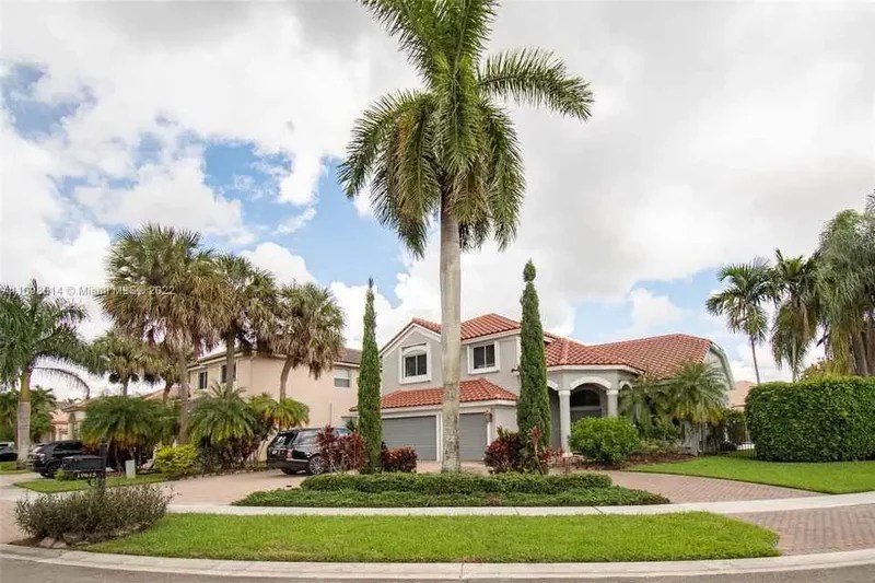 BOCA ISLES Yousra Zaim