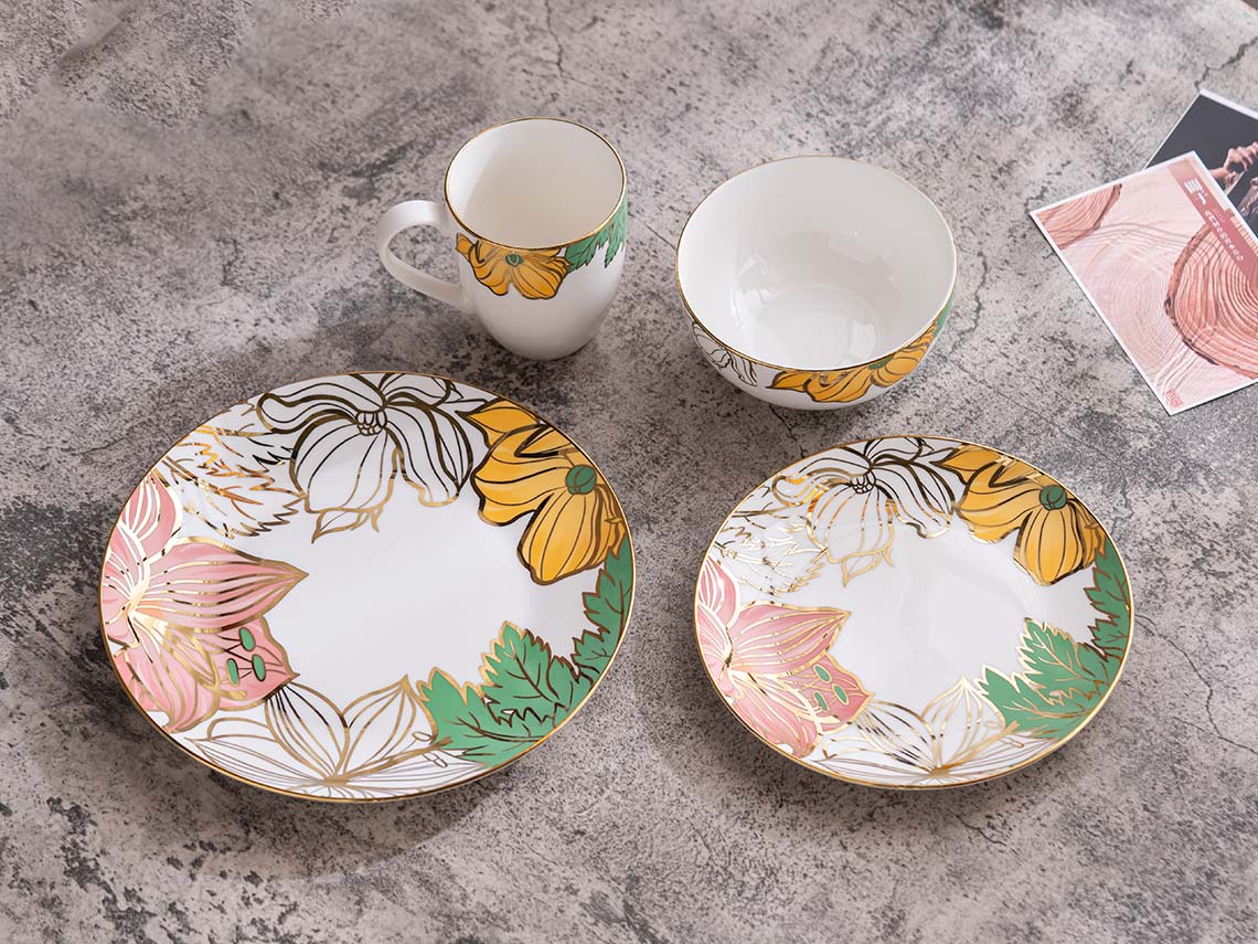 Rustic cadmium green ceramic dinner setProducts Ys (Sano) Ceramics.